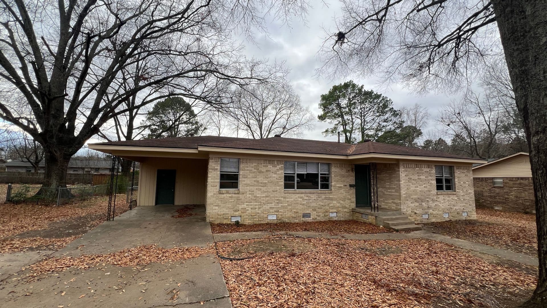 Russellville House: 117 W 18th St