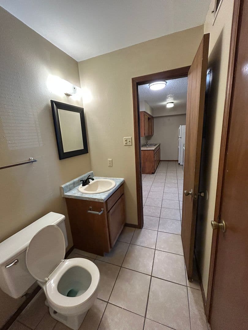 Russellville Apartment: 911-925 West 12th St.