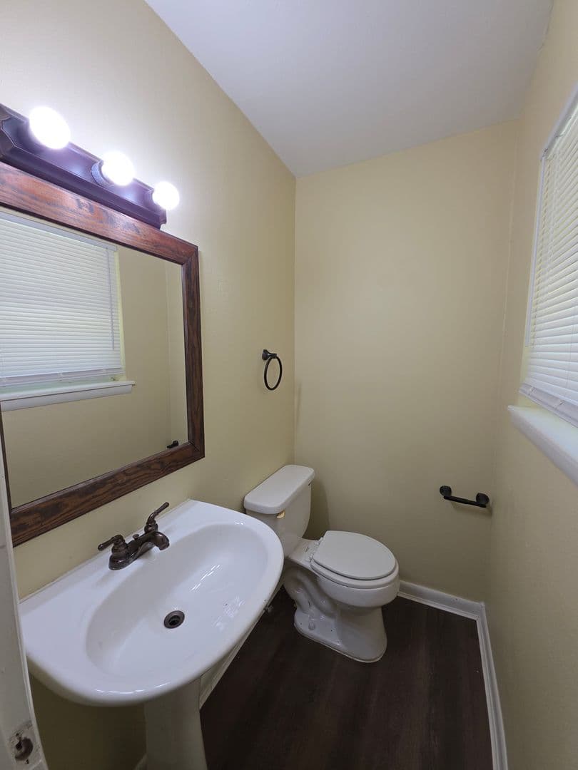 Russellville House: 308 E Gum St