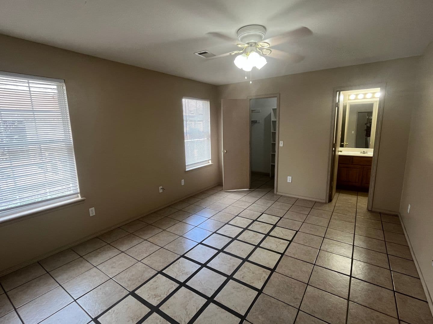 Russellville House: 1106 S Ithaca Ave