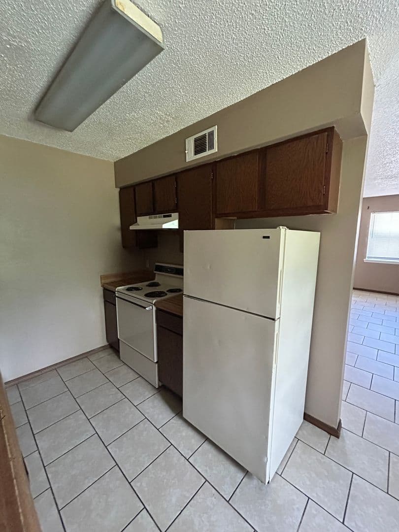 Dover Apartment: 72-112 Sequoya Dr.