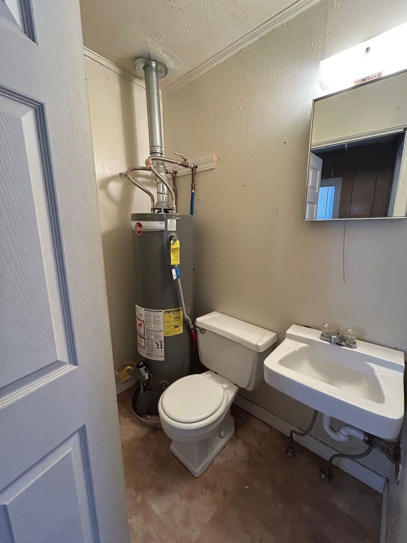 Russellville House: 803 N Denver Ave
