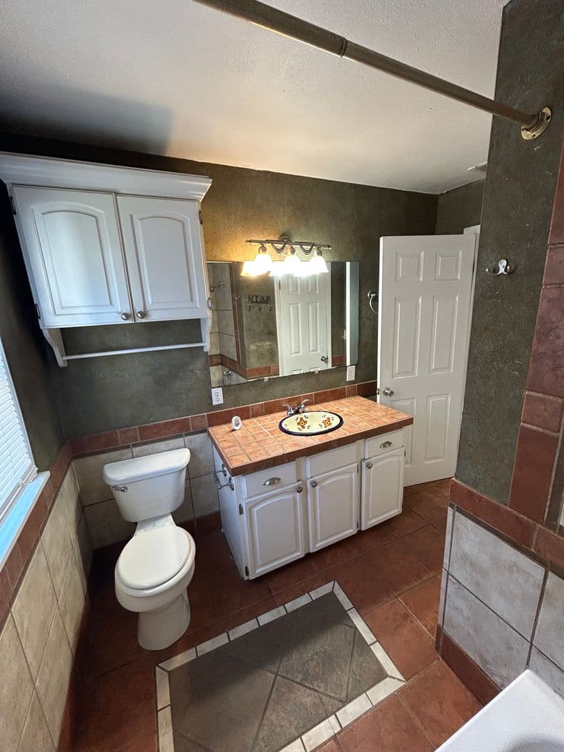 Russellville House: 803 N Denver Ave