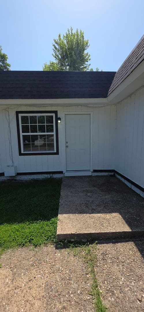 Russellville Apartment: 1300 - 1306 N. Greenwich
