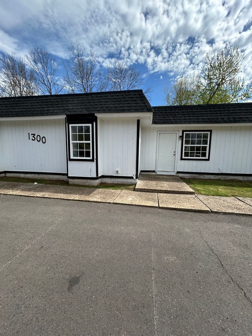 Russellville Apartment: 1300 - 1306 N. Greenwich