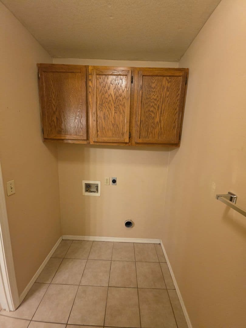 Dover Apartment: 121 Sequoya Dr. A & B