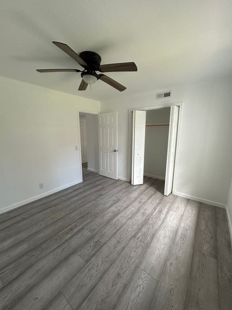 Russellville Apartment: 1300 - 1306 N. Greenwich