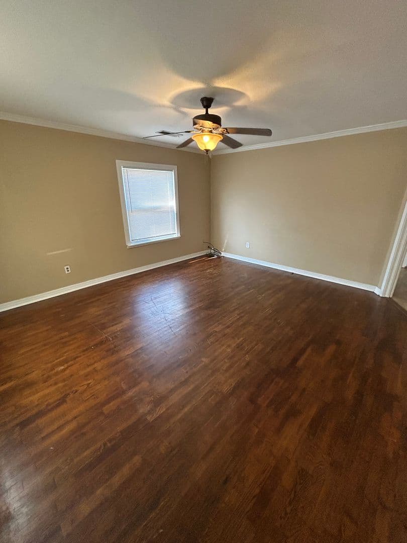 Russellville House: 803 N Denver Ave