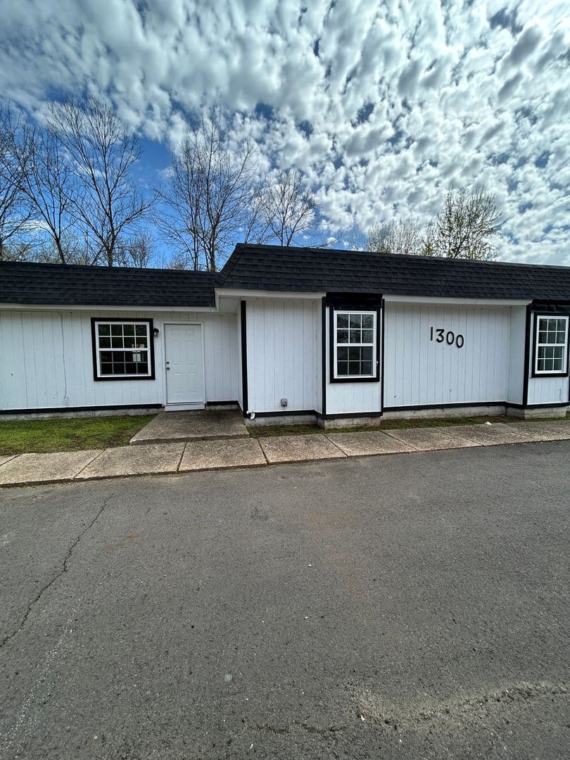Russellville Apartment: 1300 - 1306 N. Greenwich