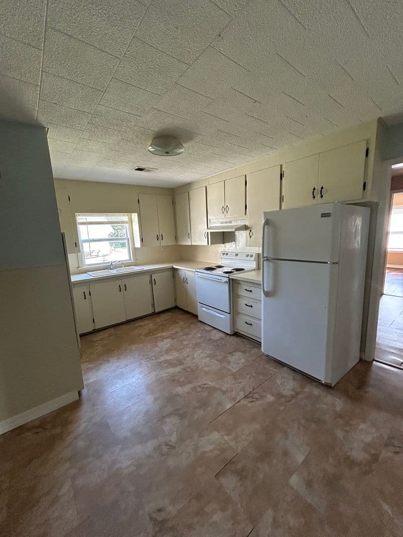 Russellville House: 803 N Denver Ave