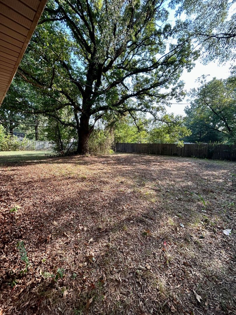 Russellville House: 1007 S Greenwich Ave