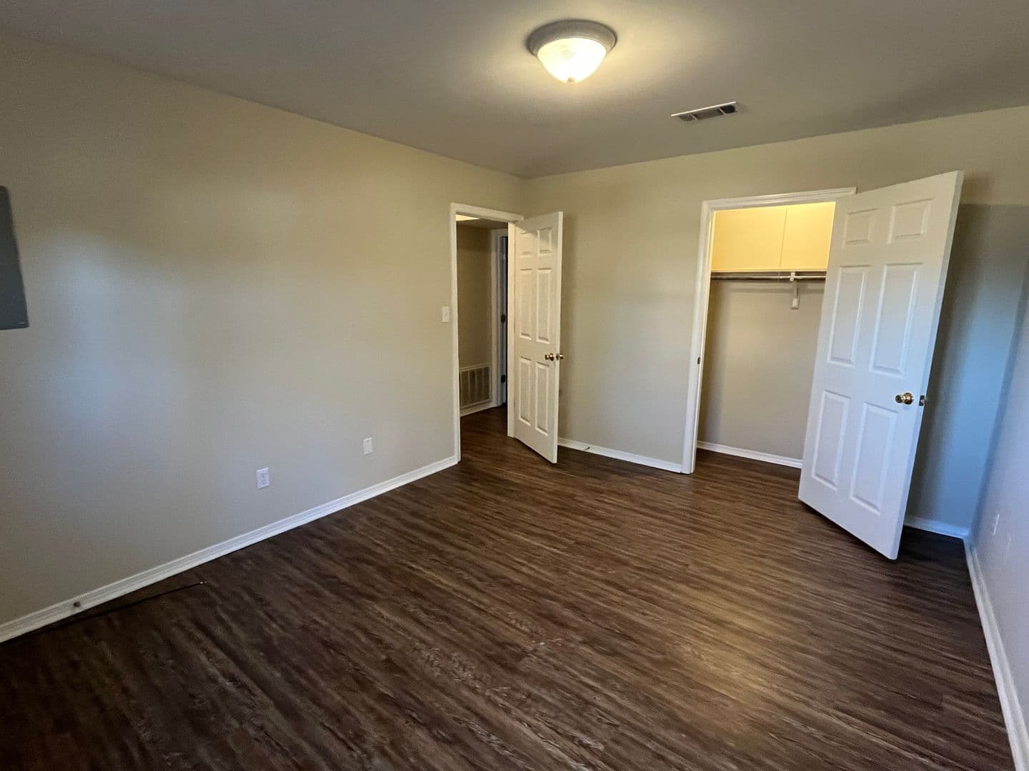 Russellville Apartment: 900 West 16th St.