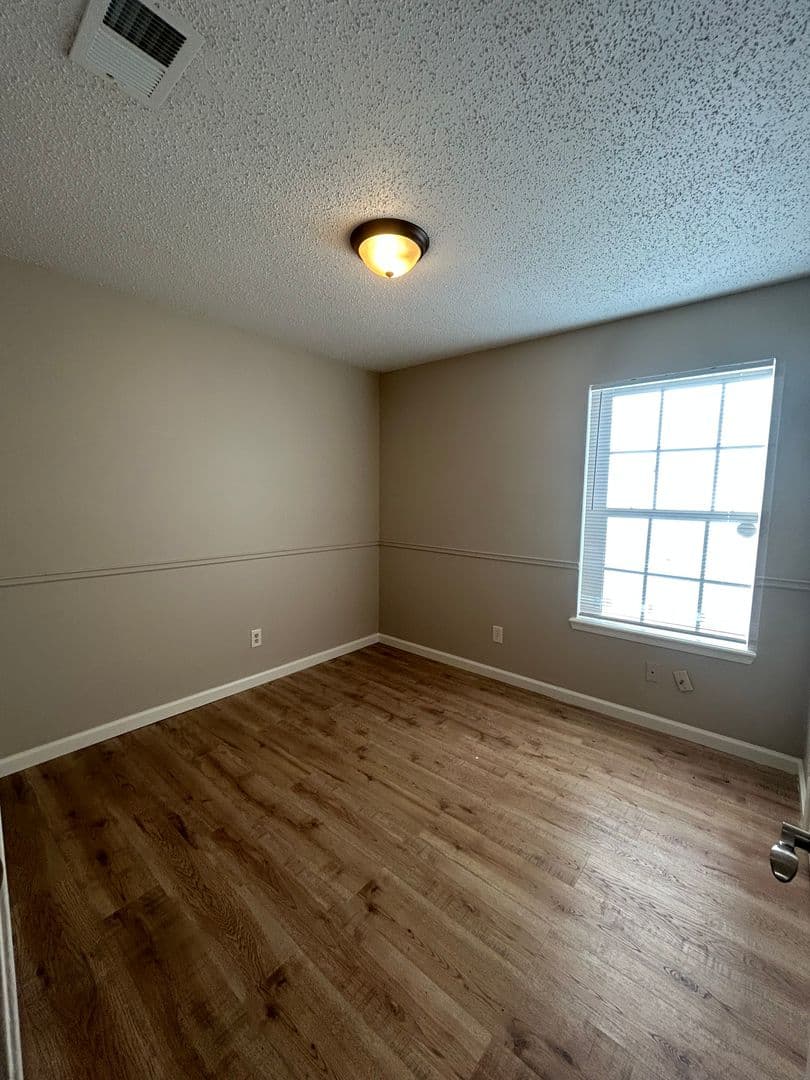 Russellville House: 2206 Timberwood Ln