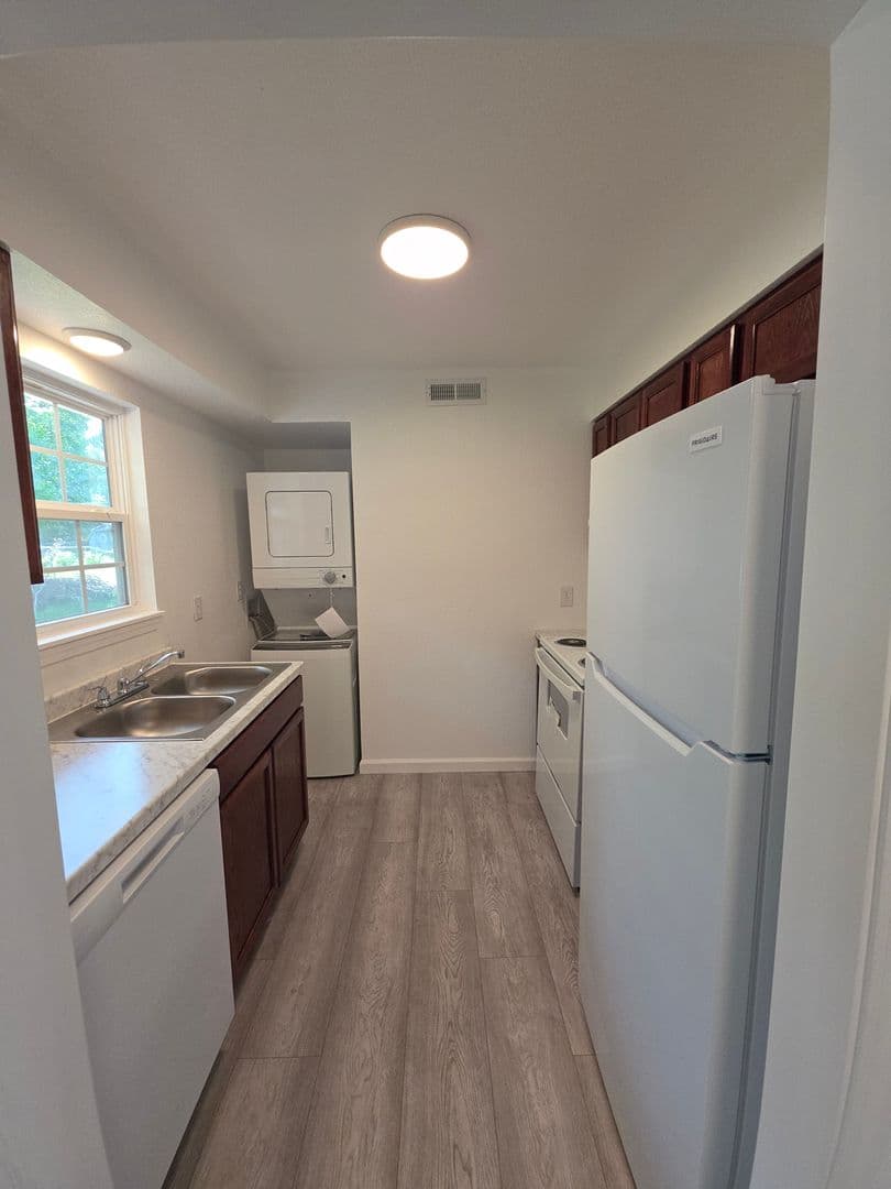 Russellville Apartment: 1300 - 1306 N. Greenwich