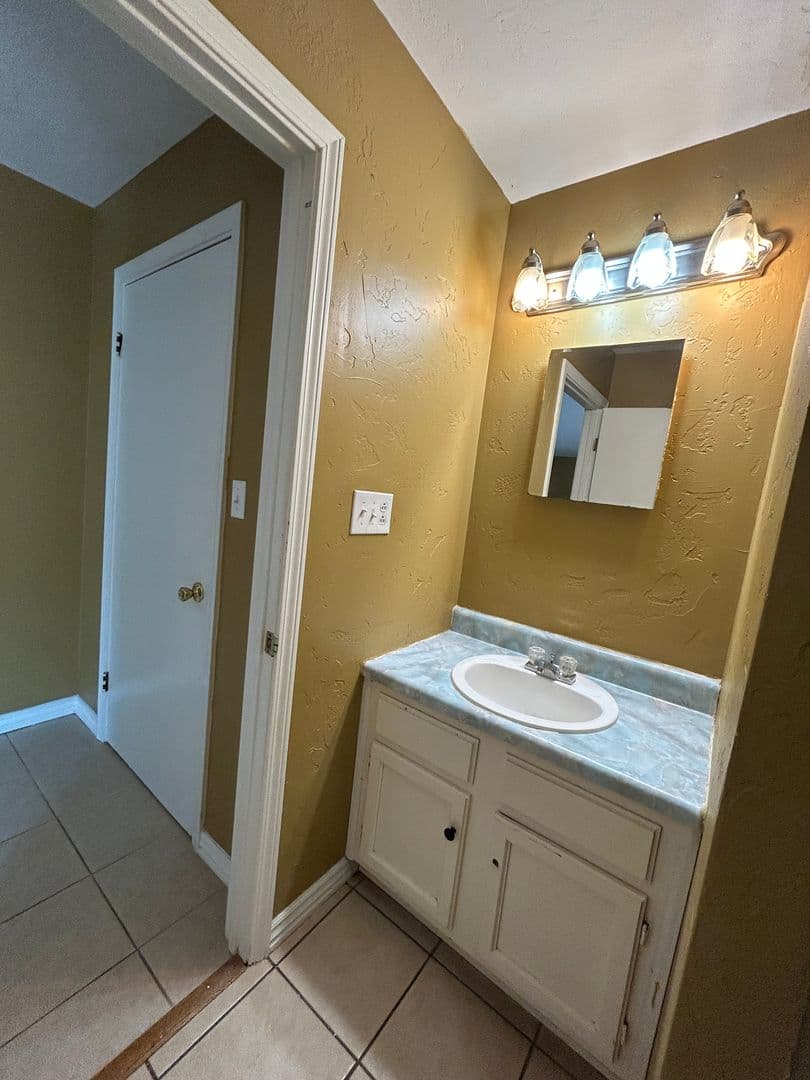 Russellville Apartment: 432 Dwight Mission Rd 22A