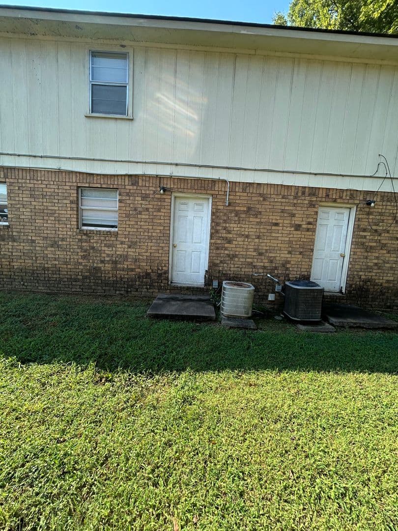 Russellville Apartment: 301 N Joplin Ave