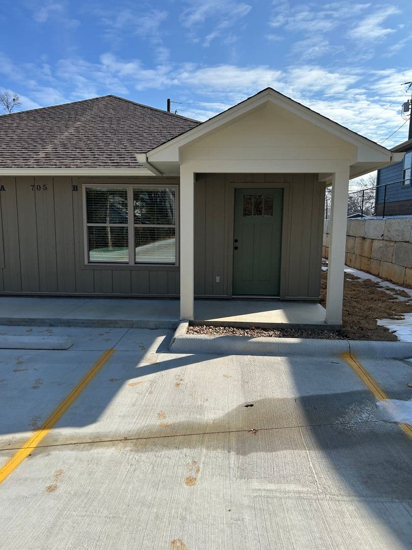 Russellville Apartment: 705 West 12th St.