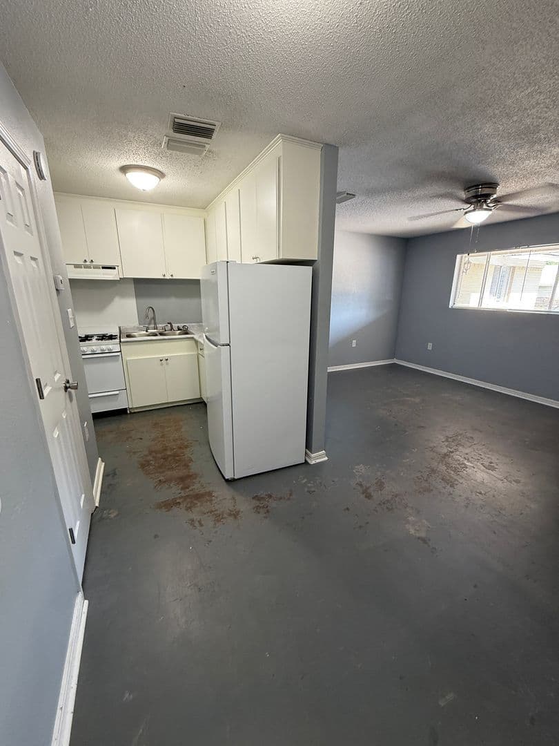 Russellville Apartment: 210 East Parkway A-D