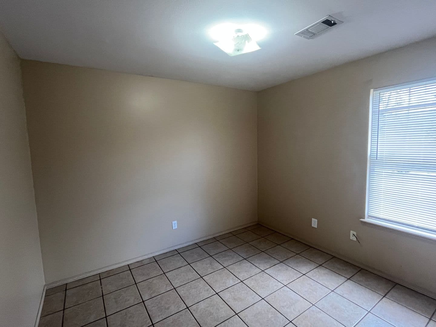 Russellville House: 1106 S Ithaca Ave