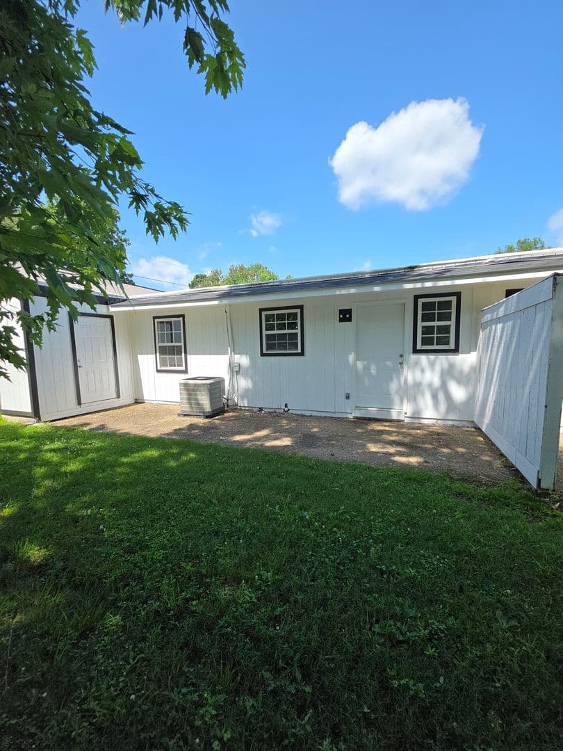 Russellville Apartment: 1300 - 1306 N. Greenwich