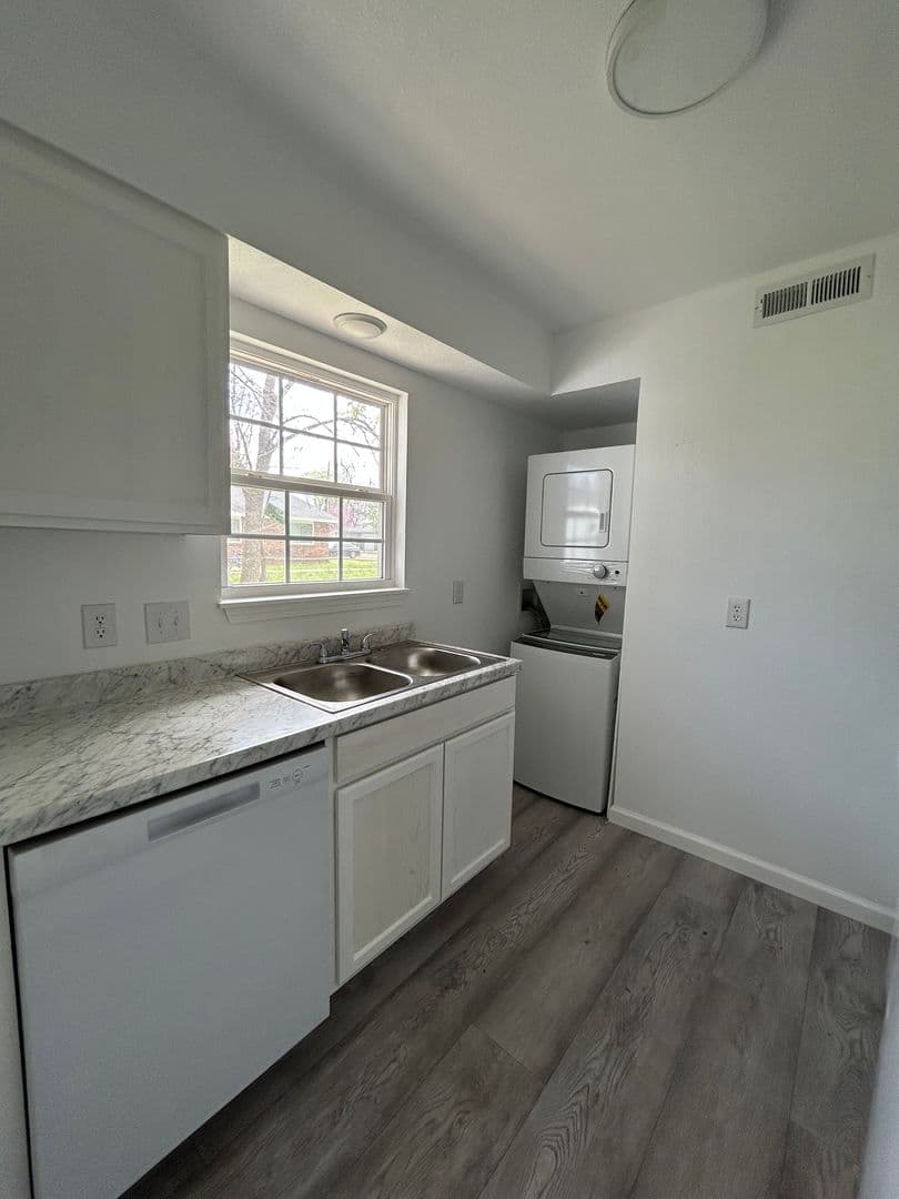 Russellville Apartment: 1300 - 1306 N. Greenwich