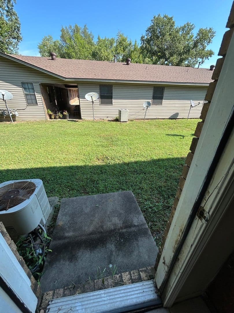 Russellville Apartment: 301 N Joplin Ave