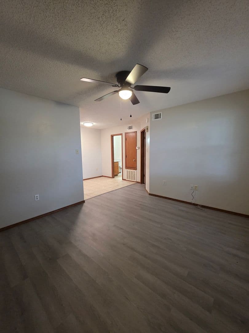 Russellville Apartment: 911-925 West 12th St.