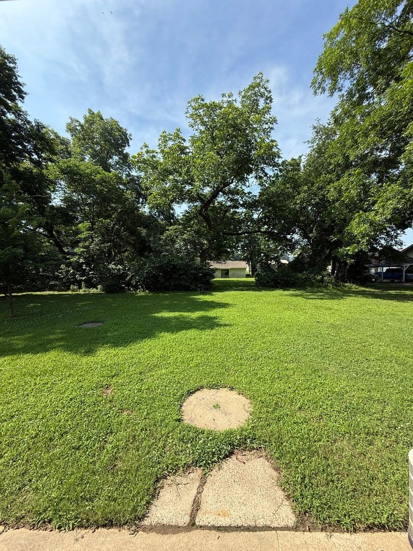 Russellville Apartment: 210 East Parkway A-D