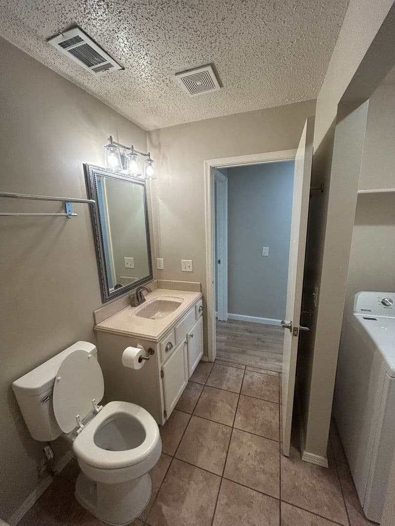 Russellville House: 2206 Timberwood Ln
