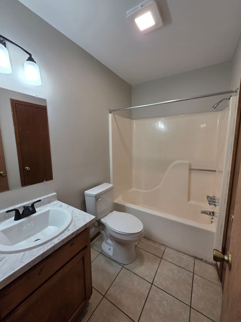 Russellville Apartment: 911-925 West 12th St.