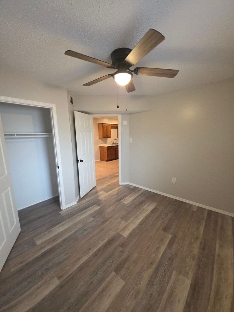 Russellville Apartment: 911-925 West 12th St.