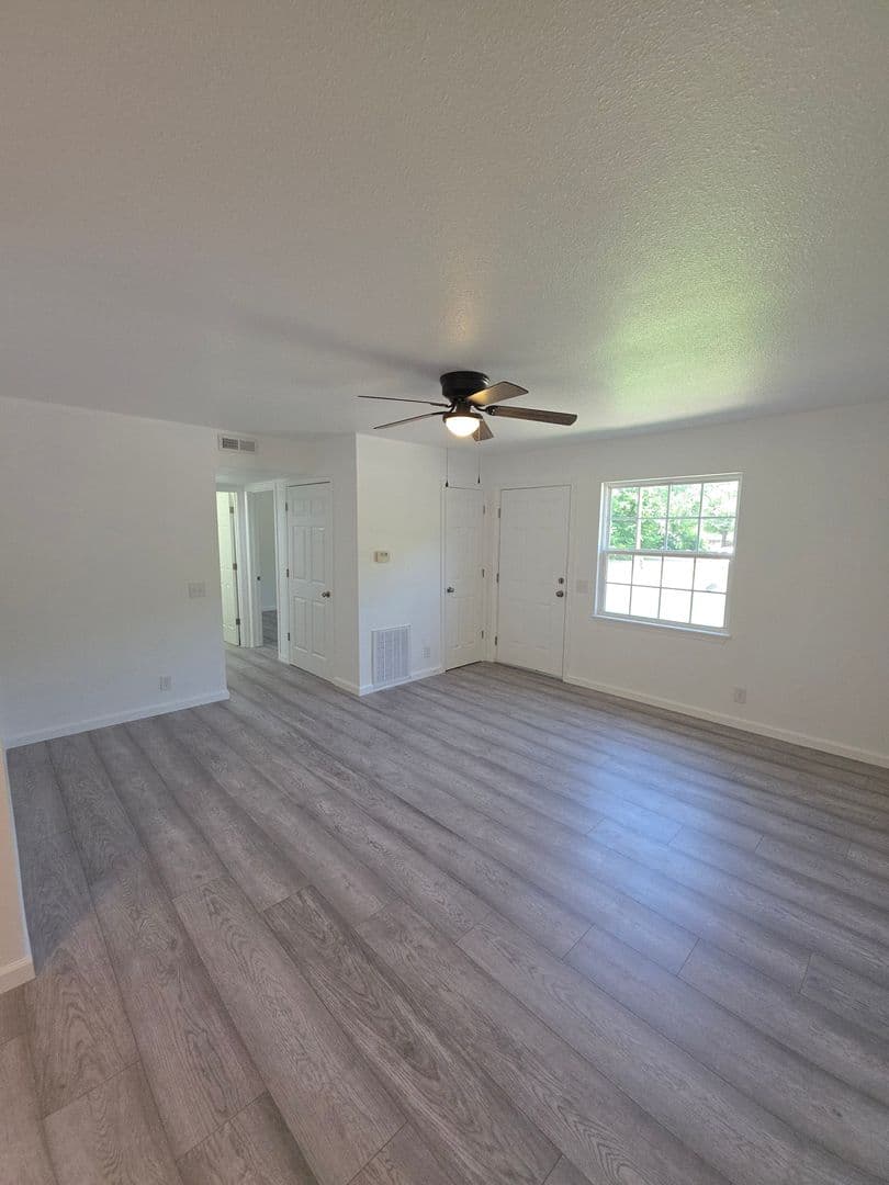 Russellville Apartment: 1300 - 1306 N. Greenwich