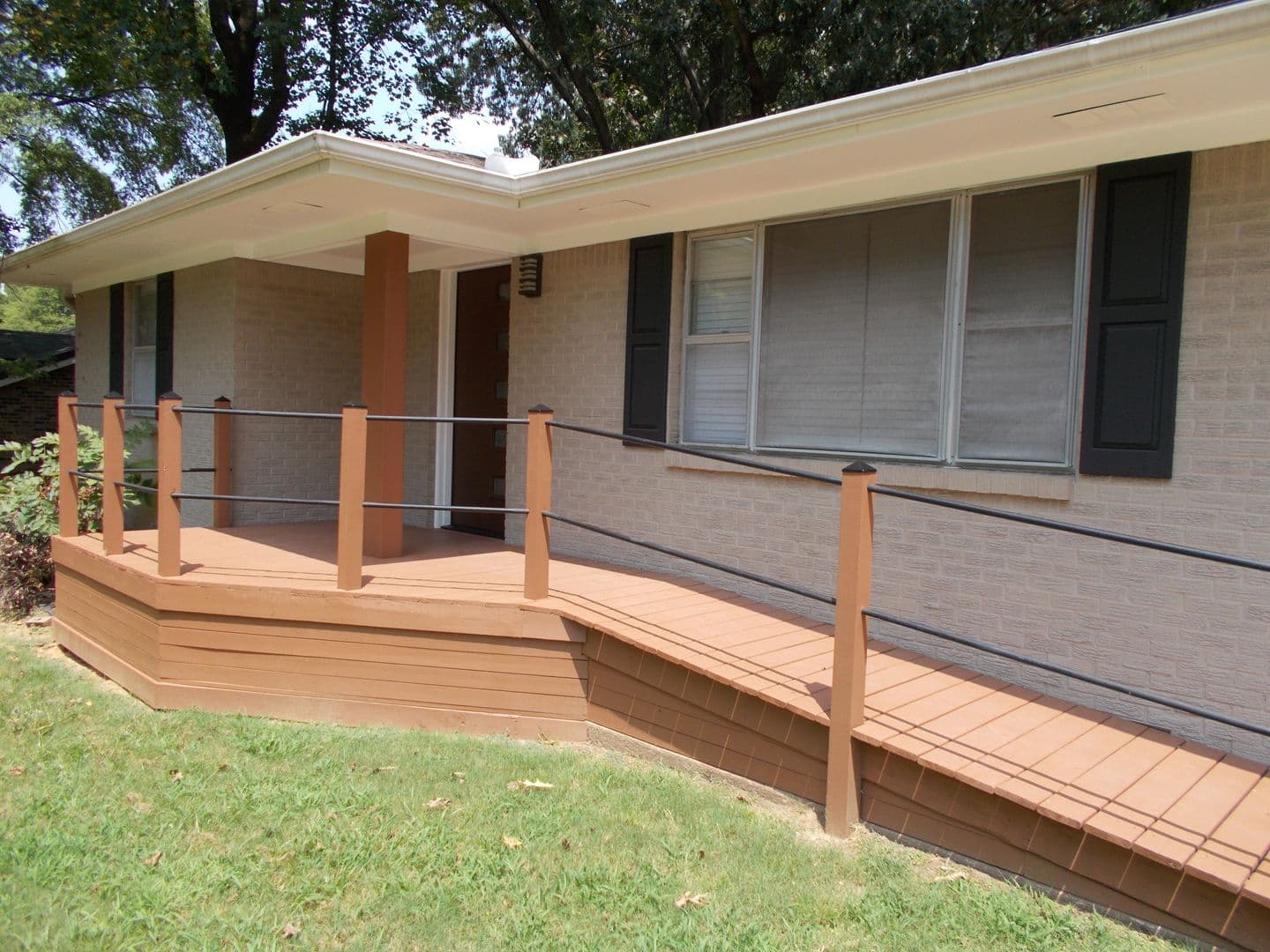 Russellville House: 215 S Seattle Ave