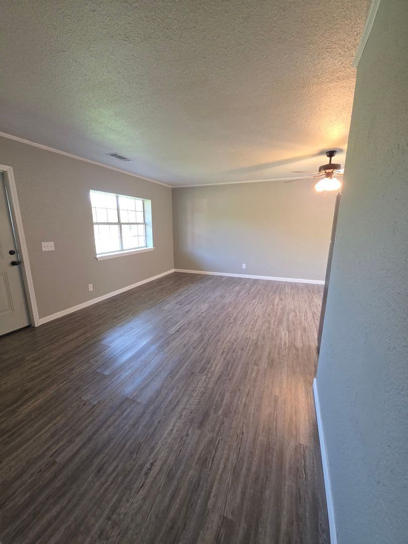 Danville House: 10101 Fawn Ln