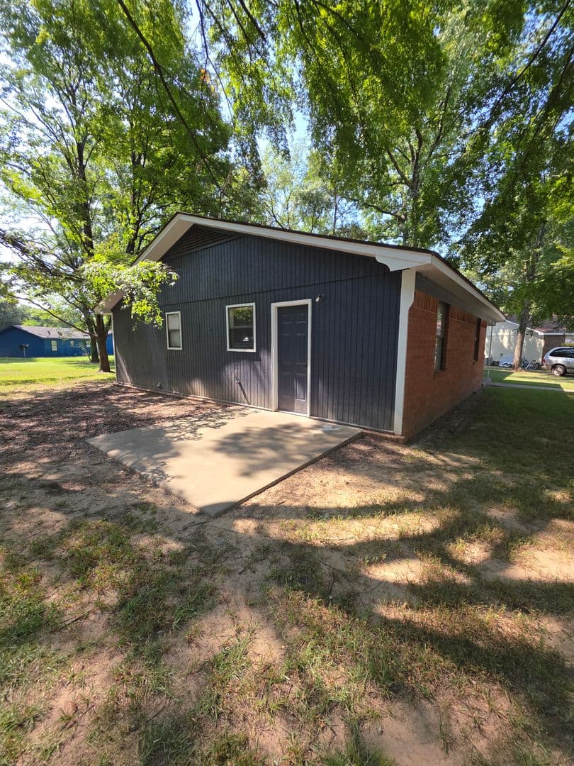 Russellville Apartment: 1506 N Nashville Ave