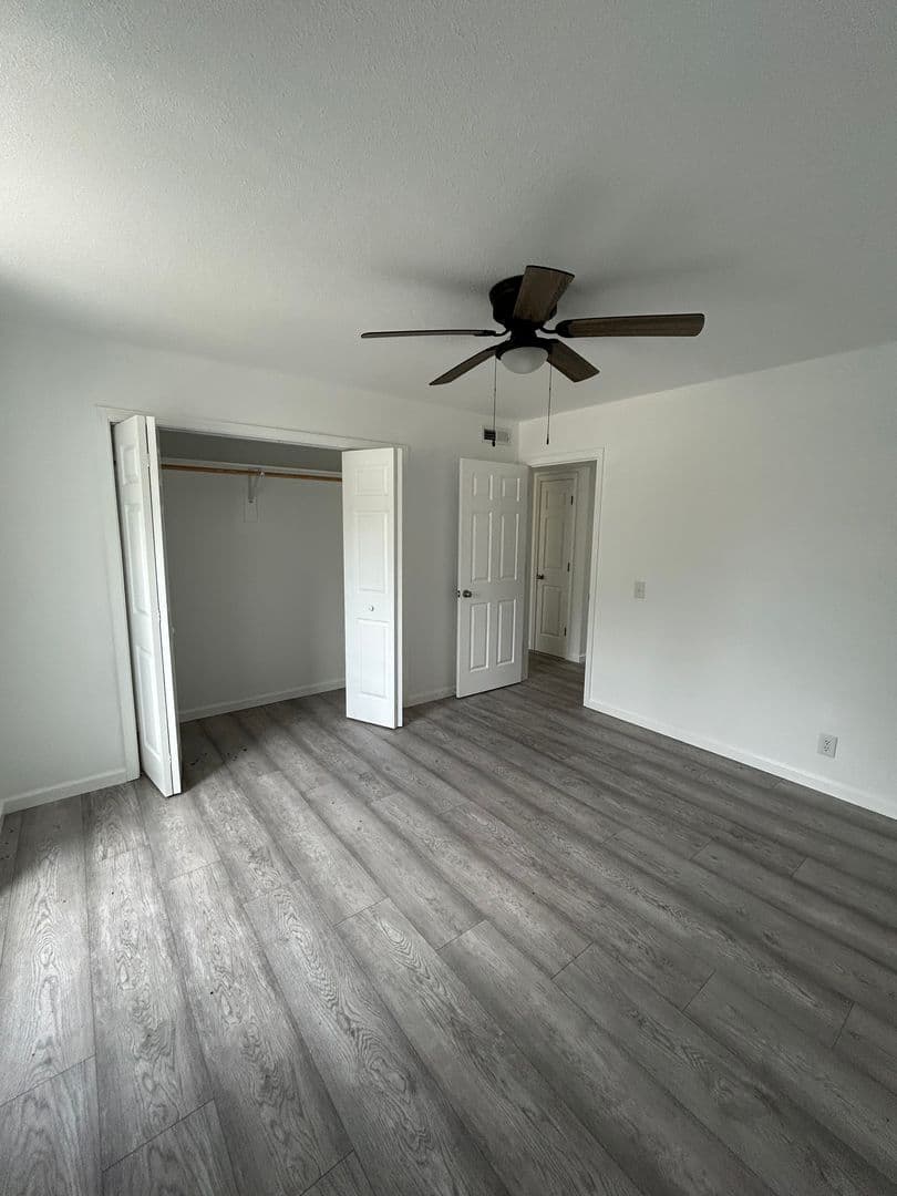Russellville Apartment: 1300 - 1306 N. Greenwich