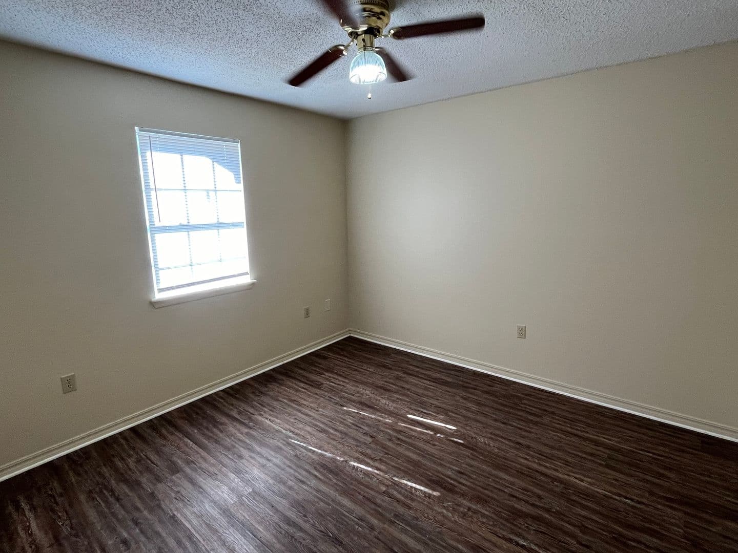 Russellville House: 1122 N Louisville Ave