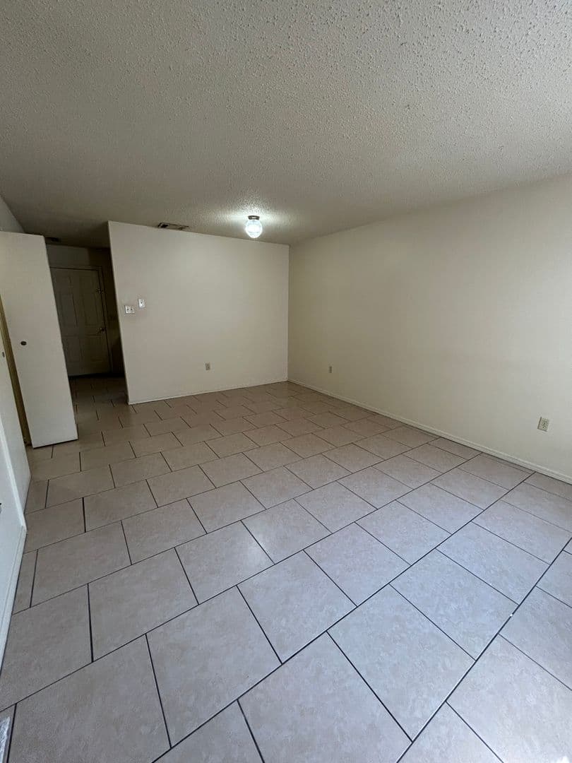 Russellville Apartment: 301 N Joplin Ave