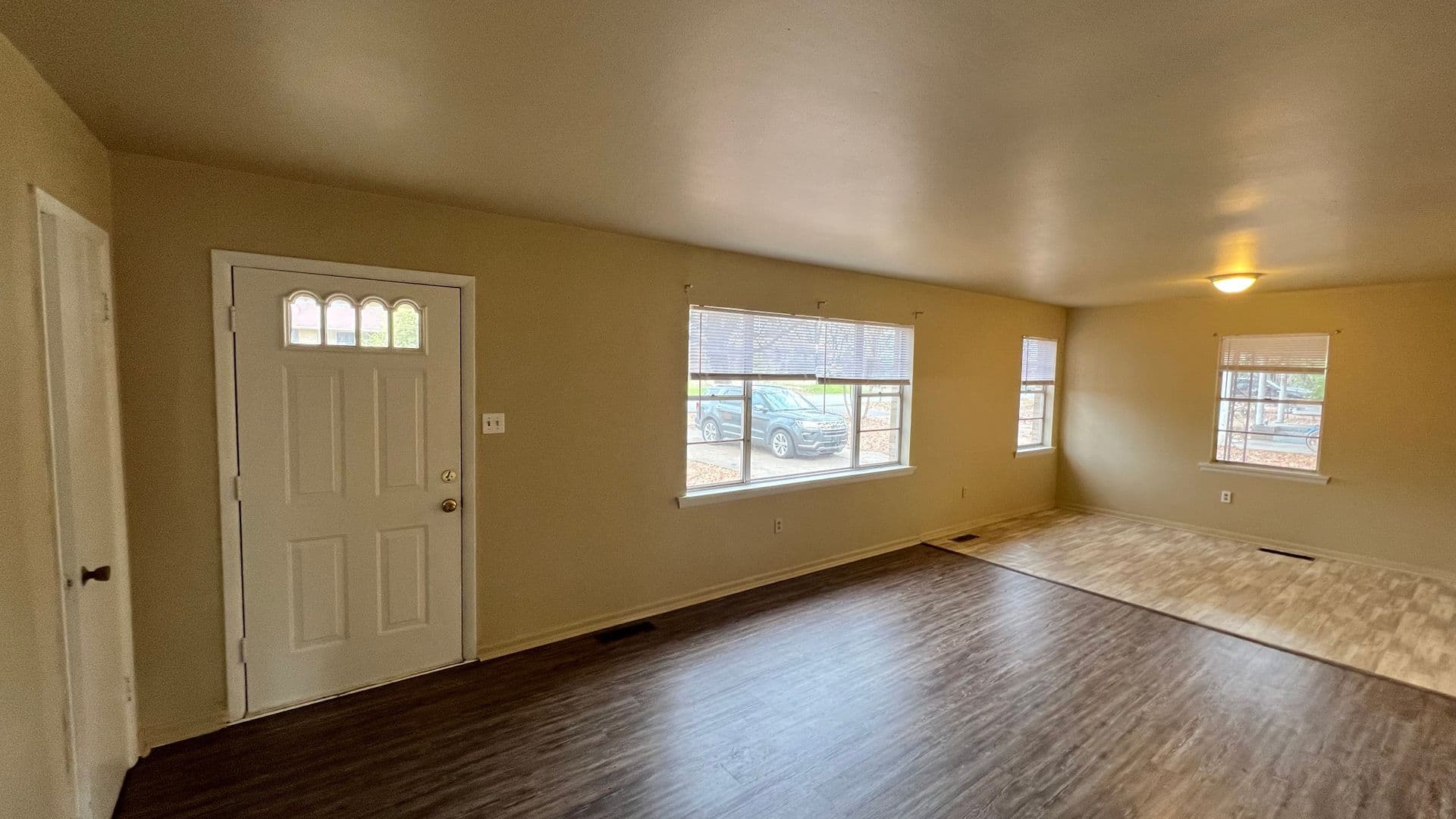 Russellville House: 117 W 18th St