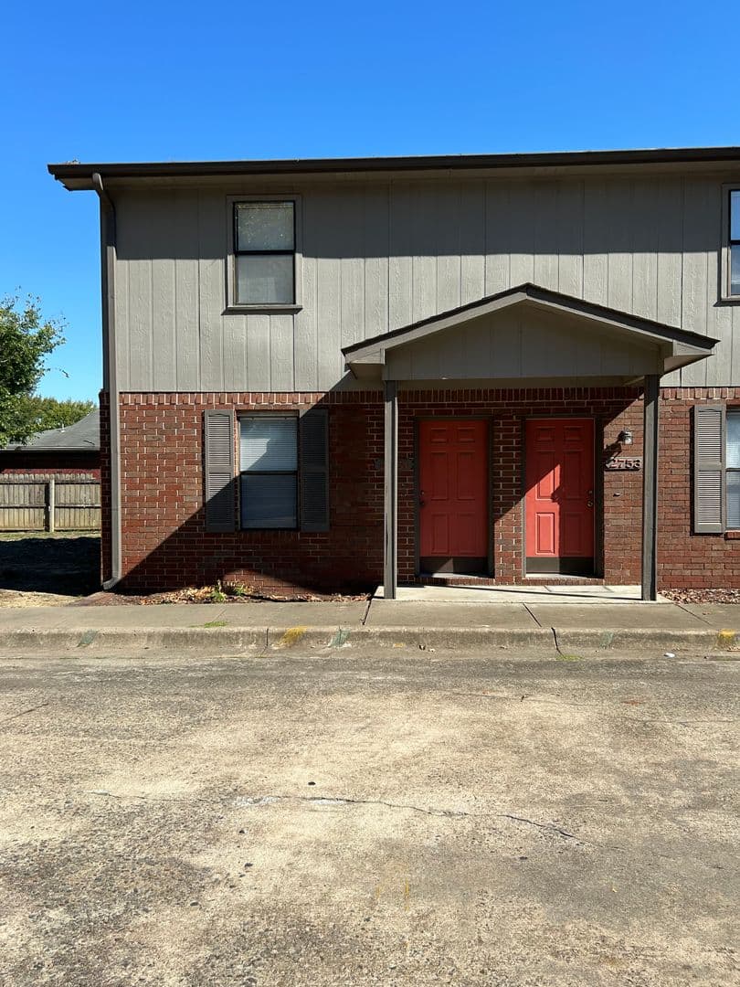 Russellville Apartment: 2751 - 2773 West D St.