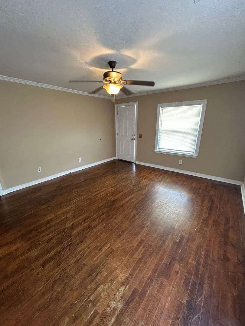 Russellville House: 803 N Denver Ave