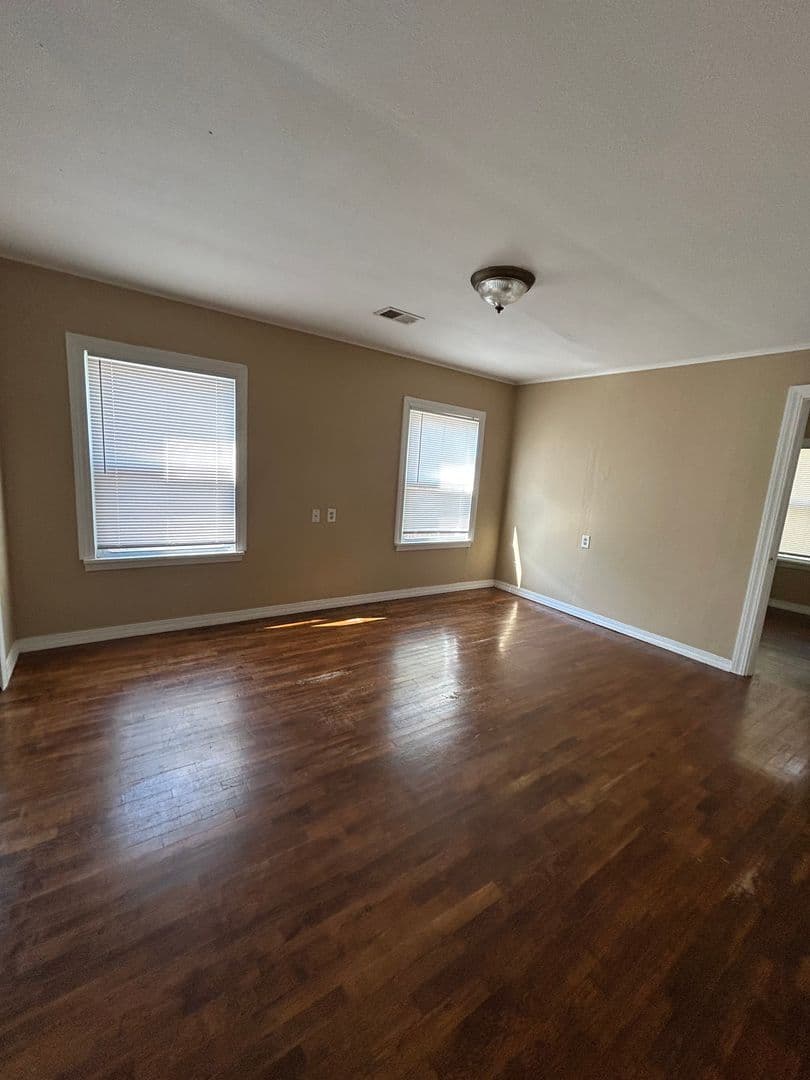 Russellville House: 803 N Denver Ave