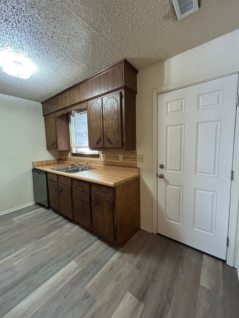 Russellville Apartment: 301 N Joplin Ave