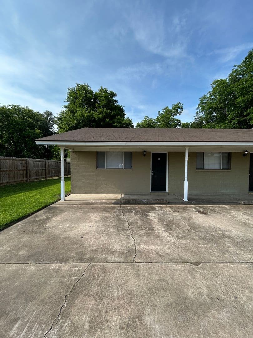 Russellville Apartment: 210 East Parkway A-D