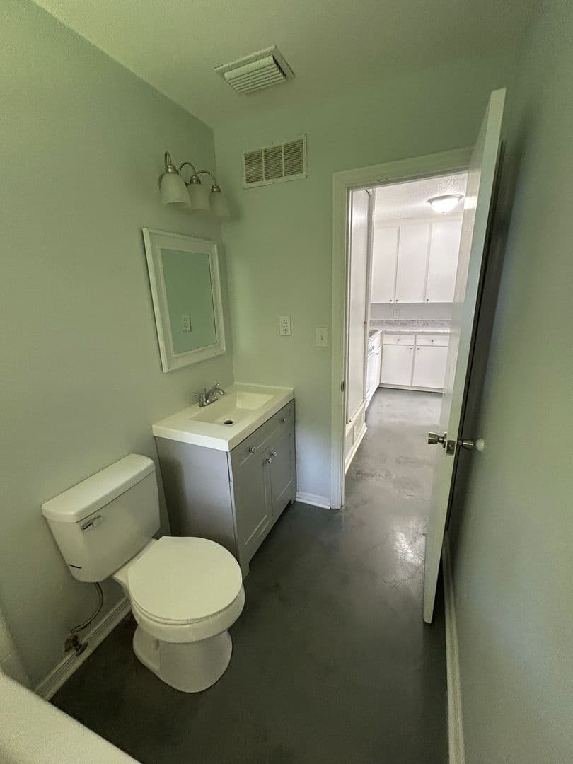 Russellville Apartment: 210 East Parkway A-D