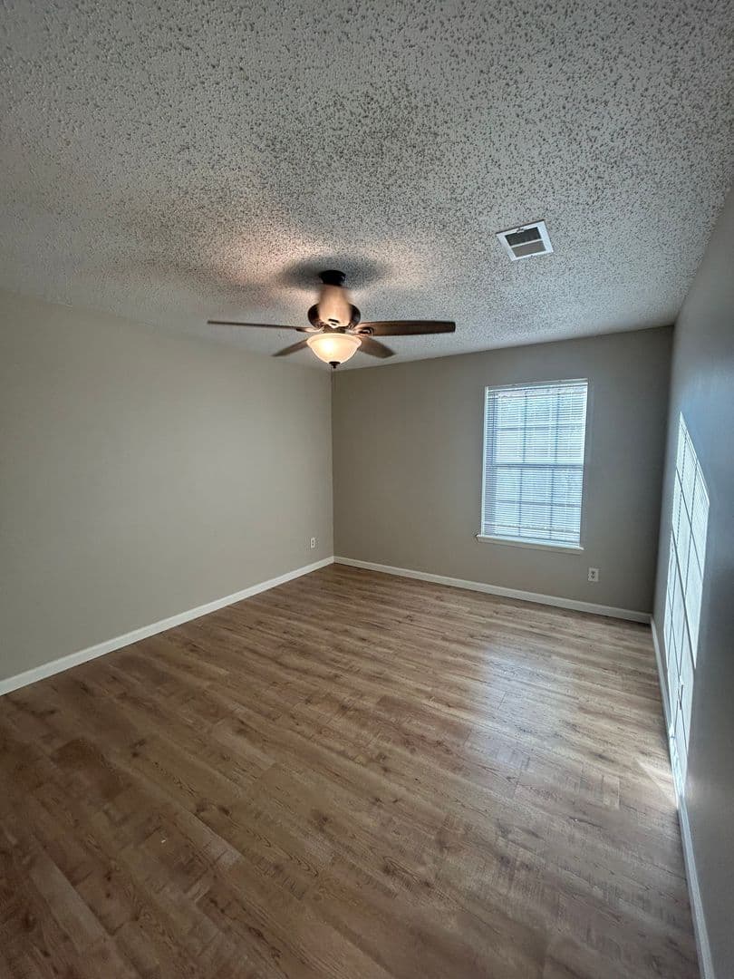 Russellville House: 2206 Timberwood Ln