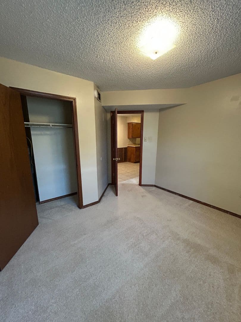 Russellville Apartment: 911-925 West 12th St.