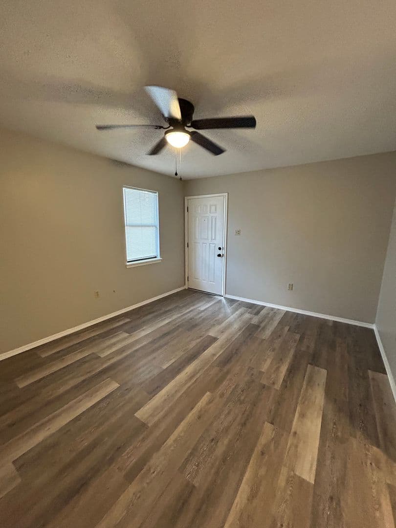 Russellville Apartment: 911-925 West 12th St.