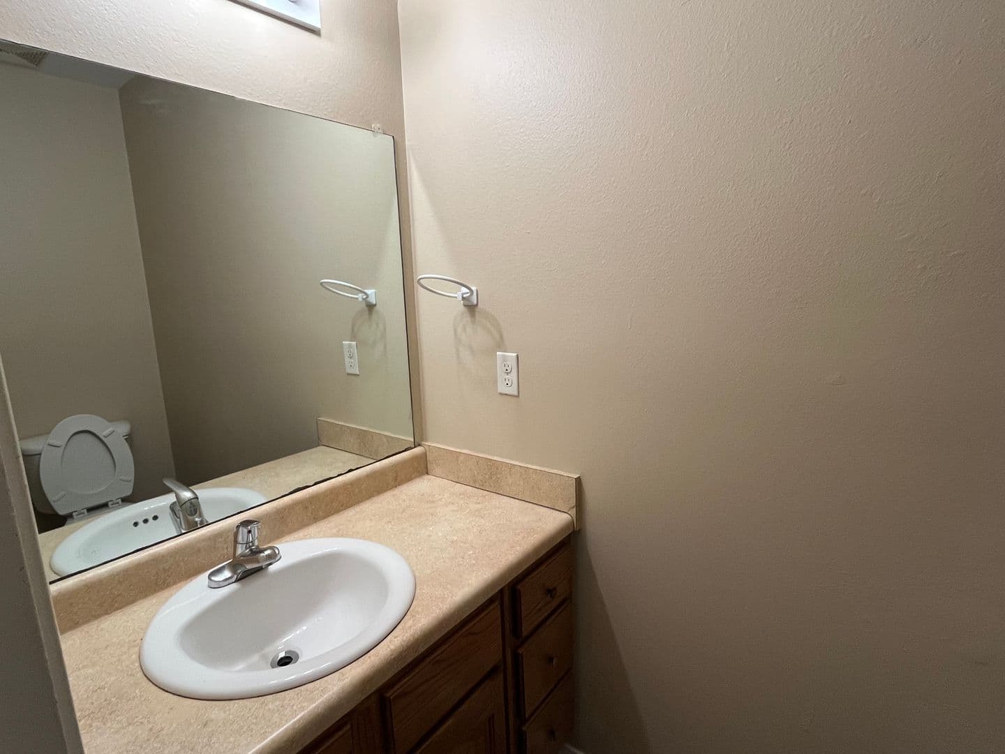 Russellville Apartment: 900 West 16th St.