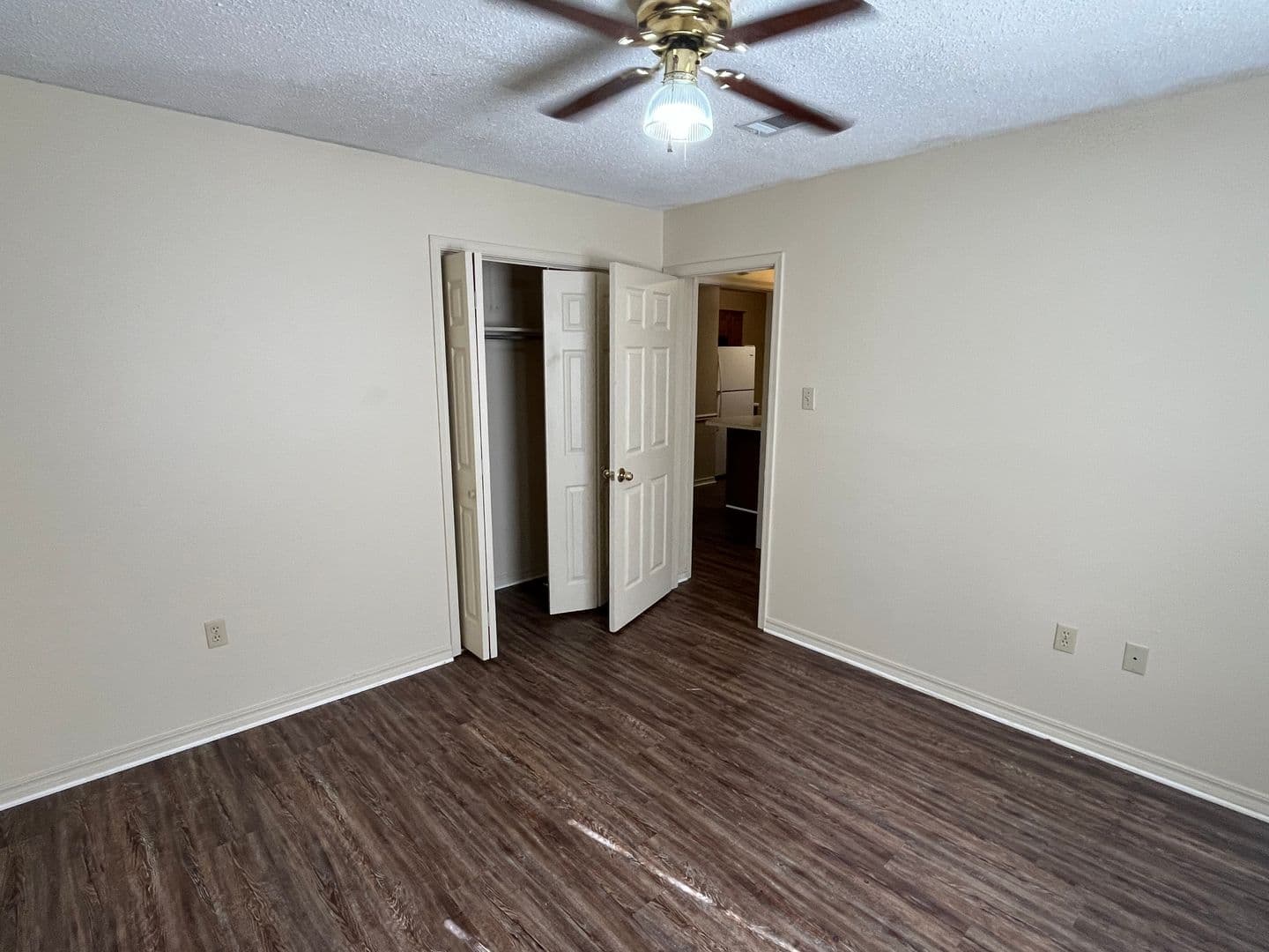Russellville House: 1122 N Louisville Ave